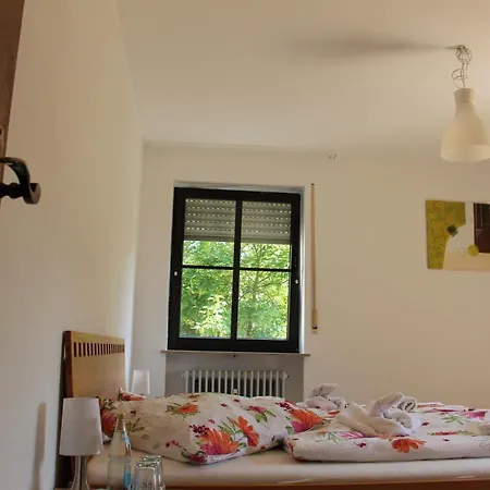 Gruner Baum Inn *